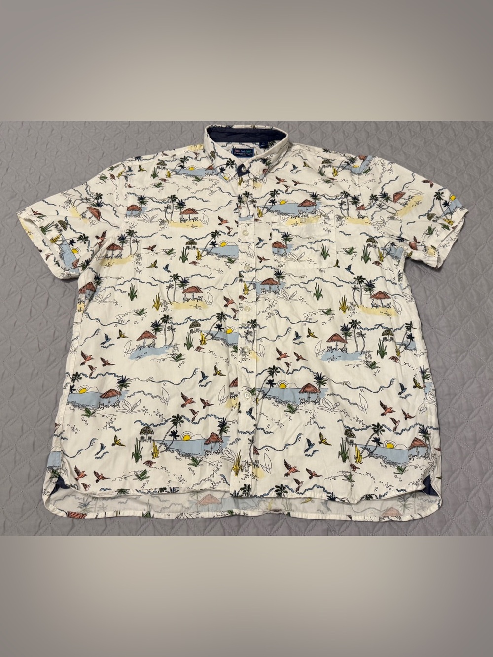Charleston Threads Mens Size XL Short Sleeve Button Down Shirt Palm Trees Beach